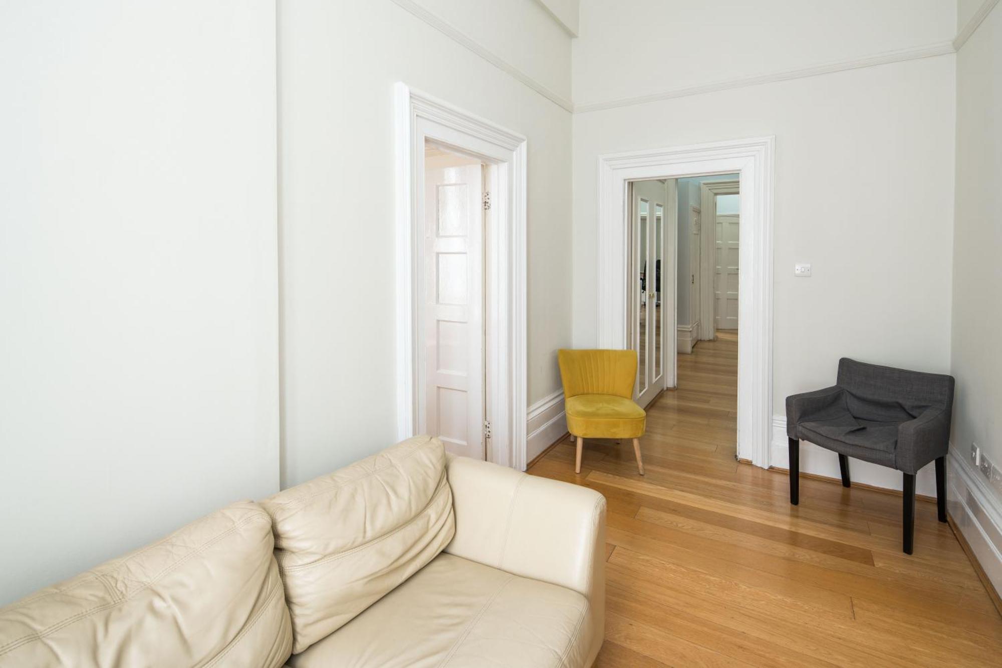 Four Beds By The Station Apartment London Exterior photo