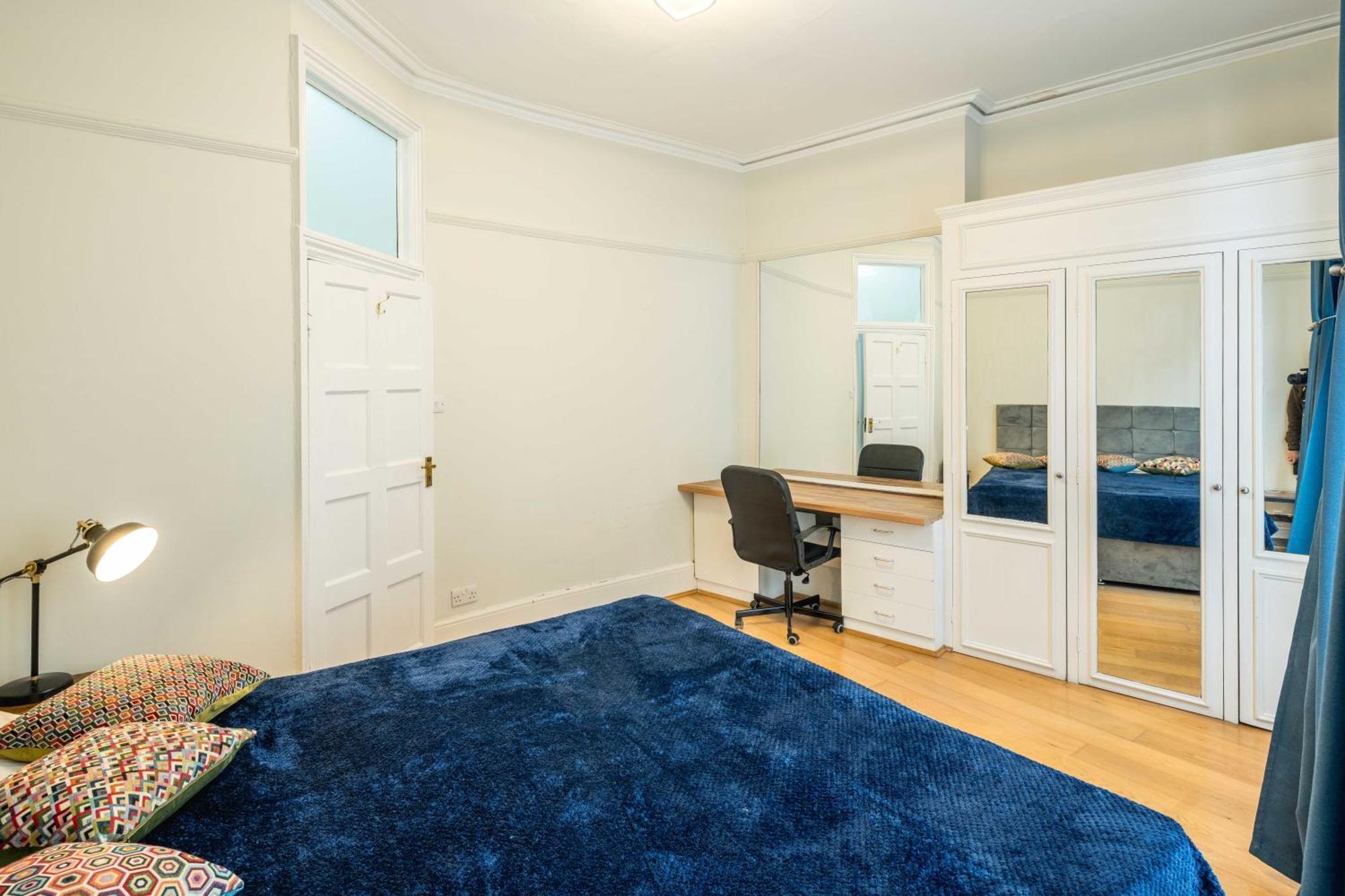 Four Beds By The Station Apartment London Exterior photo